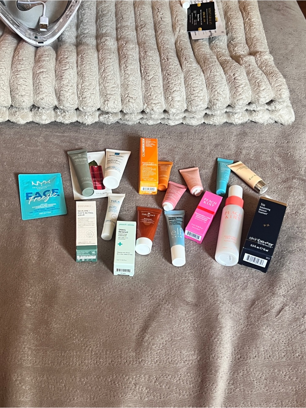 18 piece skin care set - unused samples and full sized products - Picture 5 of 5